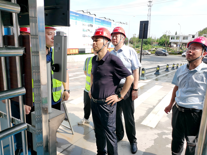 公司黨委副書記、總經(jīng)理張俊一行到桃花科創(chuàng)產(chǎn)業(yè)園項(xiàng)目調(diào)研指導(dǎo)工作1