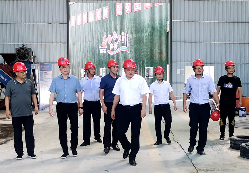 淮南市交通運(yùn)輸局黨組書記、局長李輝到S16合周壽縣預(yù)制標(biāo)檢查指導(dǎo) - 副本