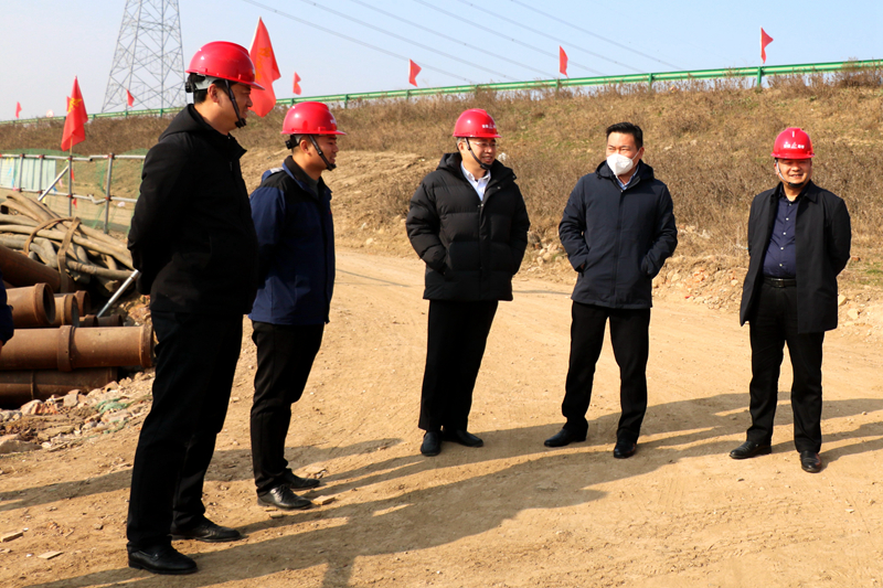 公司黨委書記、董事長錢申春調(diào)研S247（圍烏路）改建工程四期項目建設 (2)
