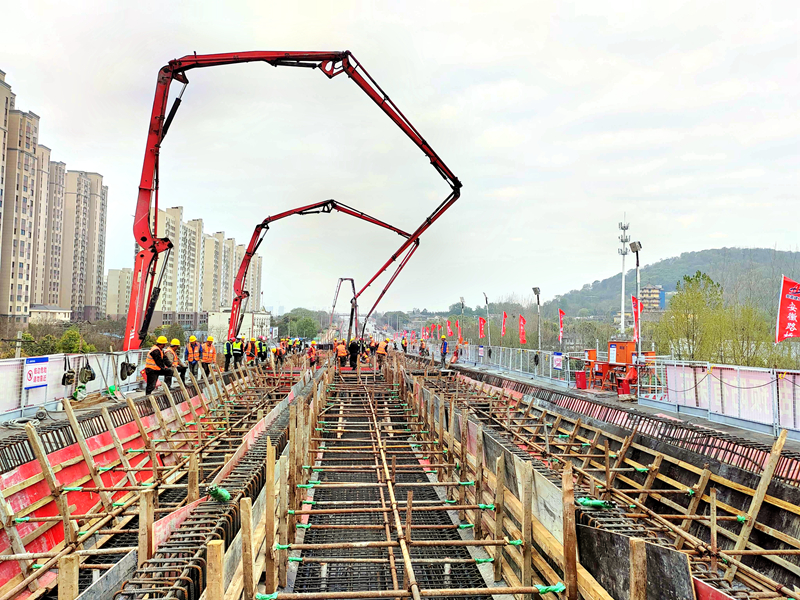 3.31首聯(lián)現澆箱梁澆筑6