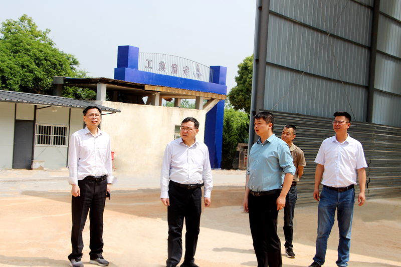 安徽省公路管理服務(wù)中心黨委委員、副主任尹平到G236項目02標(biāo)督導(dǎo)檢查